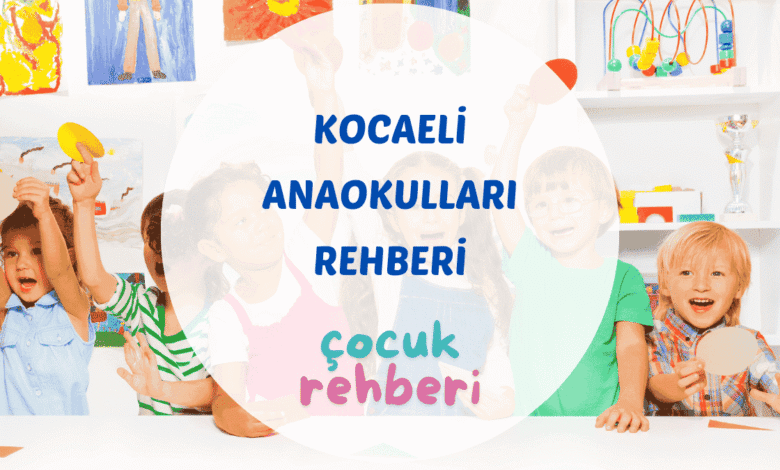 Kocaeli anaokuları sınıf ortamında öğretmen ve çocuklar birlikte etkinlik yapıyor